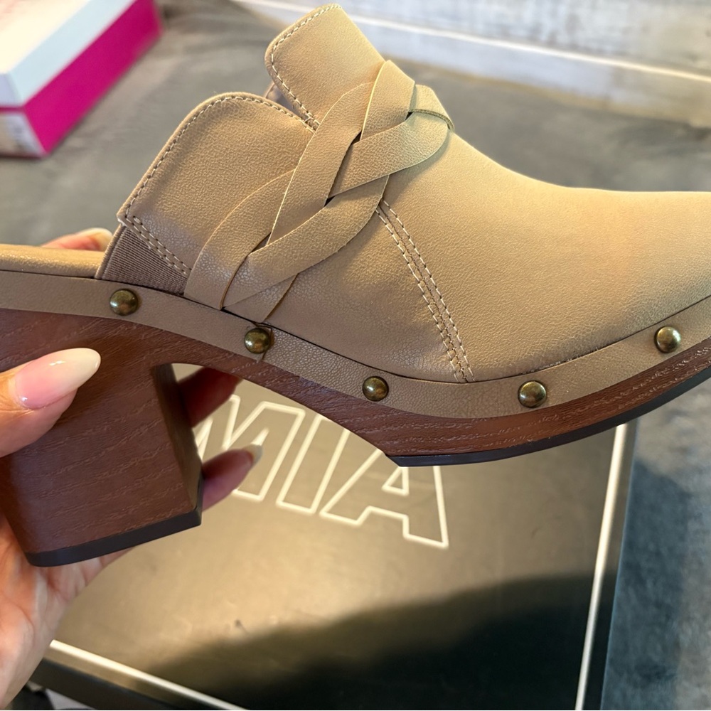 NWT Tan and Brown Clogs with Braided Detail Sz 9M